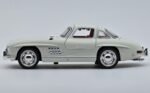 1954 Mercedes-Benz 300SL 1:24  diecast scale model car collectible - Image 4