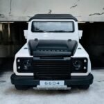 Classic Land Rover Defender 110 1:24 diecast scale model car collectible | Assorted Colors - Image 6