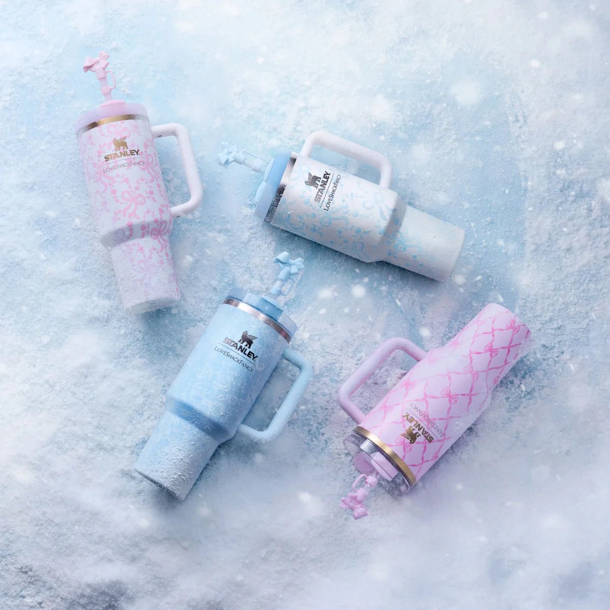 2457B0B4-05D7-4A75-A4D9-75C623E00FF1.jpg Stanley 1913 x LoveShackFancy | 40oz Holiday Quencher® H2.0 FlowState™ Tumbler - Image 1