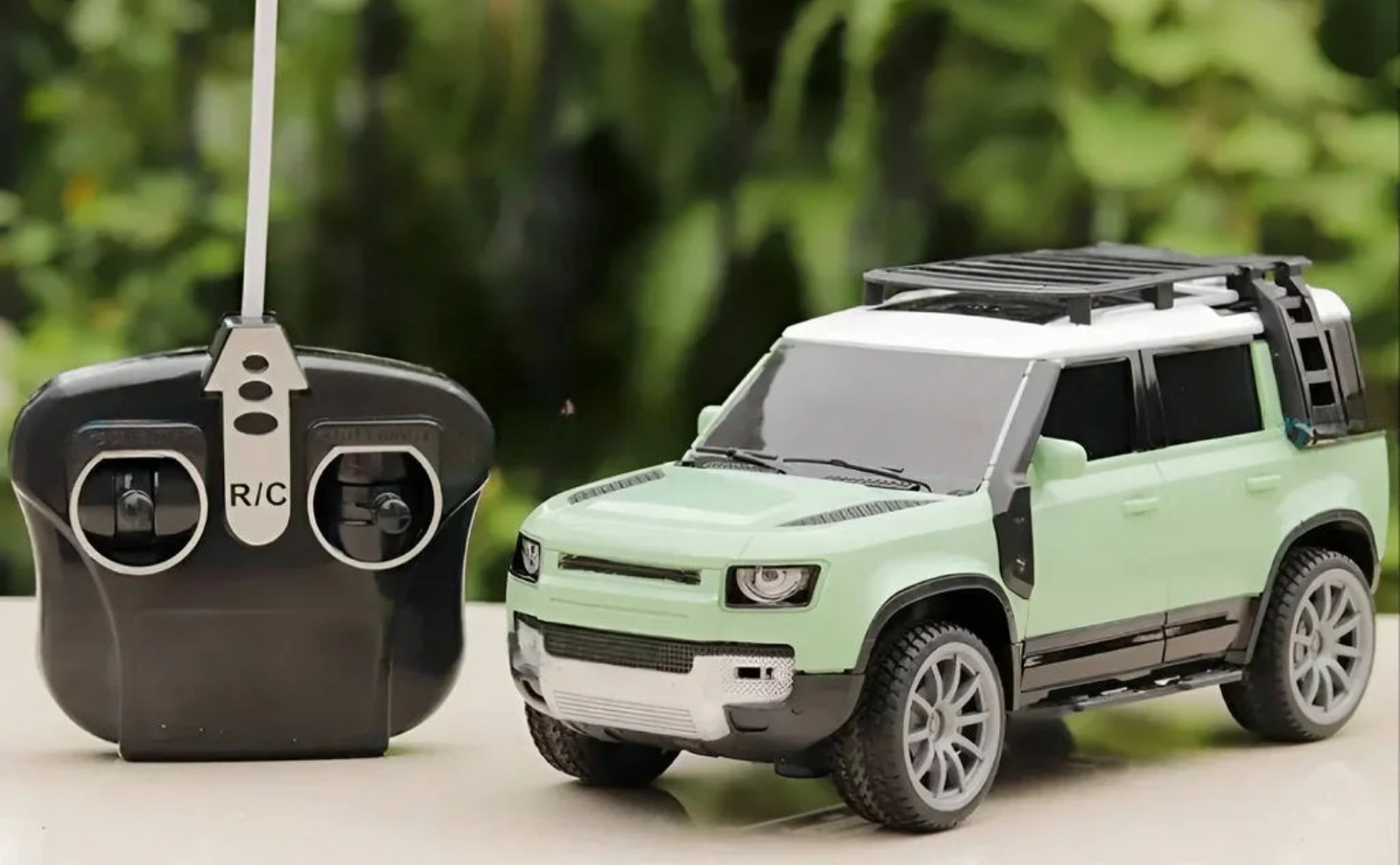 302.png Remote Controlled Resembling Defender Toy Car | 1:16 Scale - Plastic - Image 1