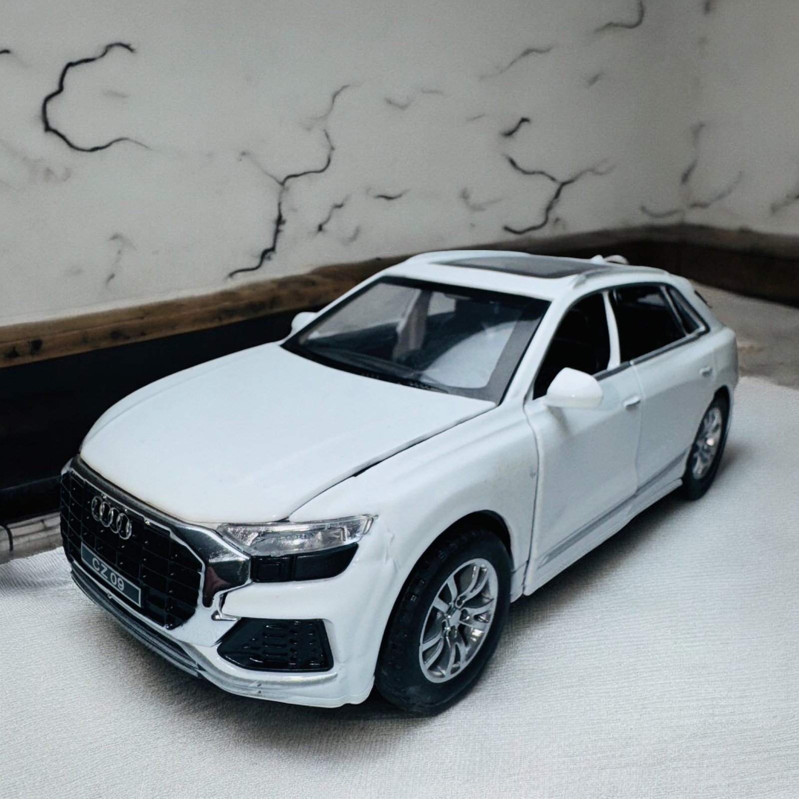 bf9d1e38-bd2c-4f17-be87-1c8fe05c4527-Photoroom.jpg Audi Q8 1:24 diecast scale model car collectible | Assorted Colors - Image 1
