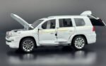 Toyota Land Cruiser LC200 1:24  diecast Scale Model | Assorted Colors - Image 6