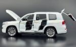 Toyota Land Cruiser LC200 1:24  diecast Scale Model | Assorted Colors - Image 7