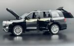 Toyota Land Cruiser LC200 1:24  diecast Scale Model | Assorted Colors - Image 3