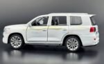 Toyota Land Cruiser LC200 1:24  diecast Scale Model | Assorted Colors - Image 8