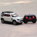 Remote Control Metal Diecast Defender Car with Smoke Effect | Openable Doors & Light | 1:22 Scale - Image 6