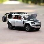 Remote Control Metal Diecast Defender Car with Smoke Effect | Openable Doors & Light | 1:22 Scale - Image 7